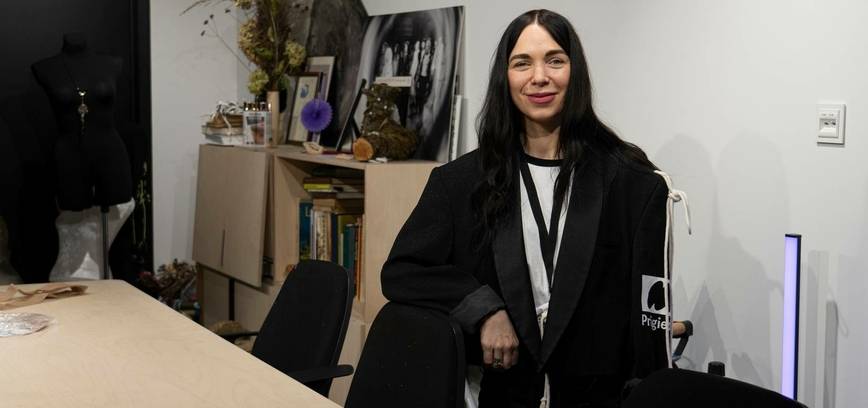 DIZAINAS / Suteik drabužiui charakterį. Rūbo atnaujinimas tekstiliniais dažais / Senjorams