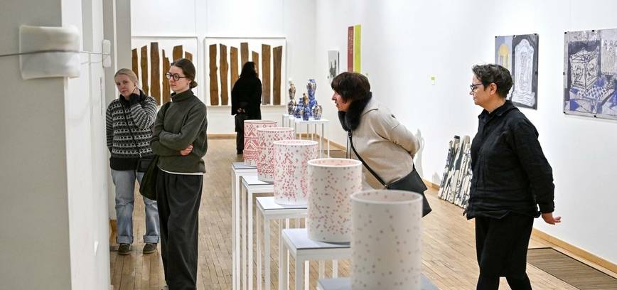 Ekskursija Vilniaus dailės akademijos Keramikos katedros parodoje „Daugiabalsė žemė“