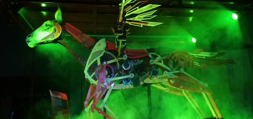 Performansas „Vežimu aplenkiant laiką“