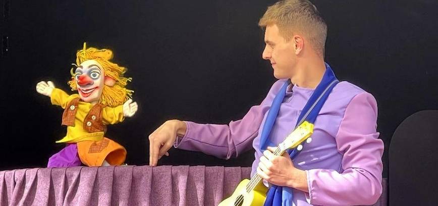 J. Gruševskio pjesės motyvais „Liūdna linksma pasaka“, rež. A. Gladkova 