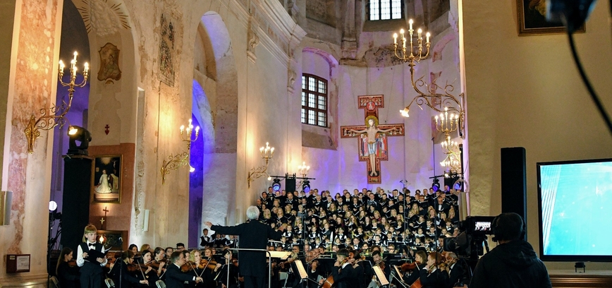 Karlas Jenkinsas „Ginkluotas žmogus: Mišios už taiką“