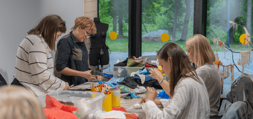 DIZAINAS / Tekstilinių papuošalų dirbtuvės senjorams