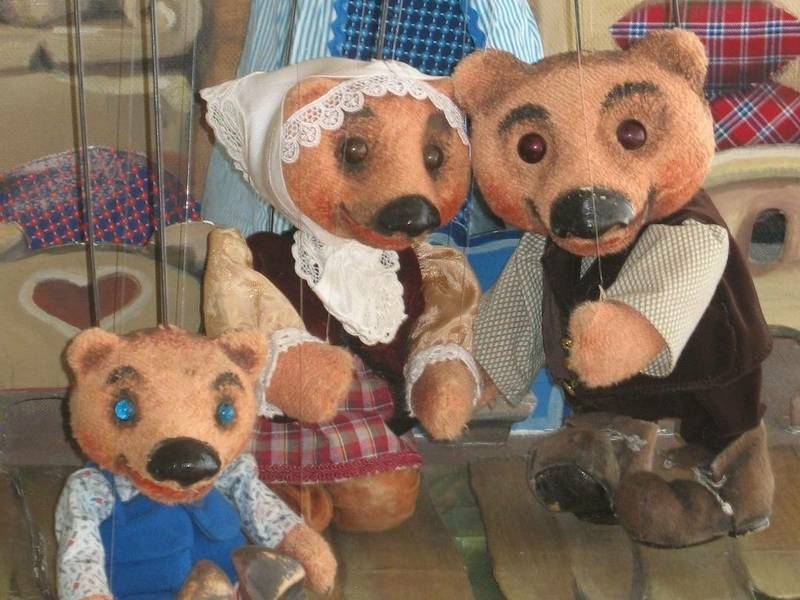 Spektaklis „Trys lokiai“ (rež. A. Markuckis) (13 val.)