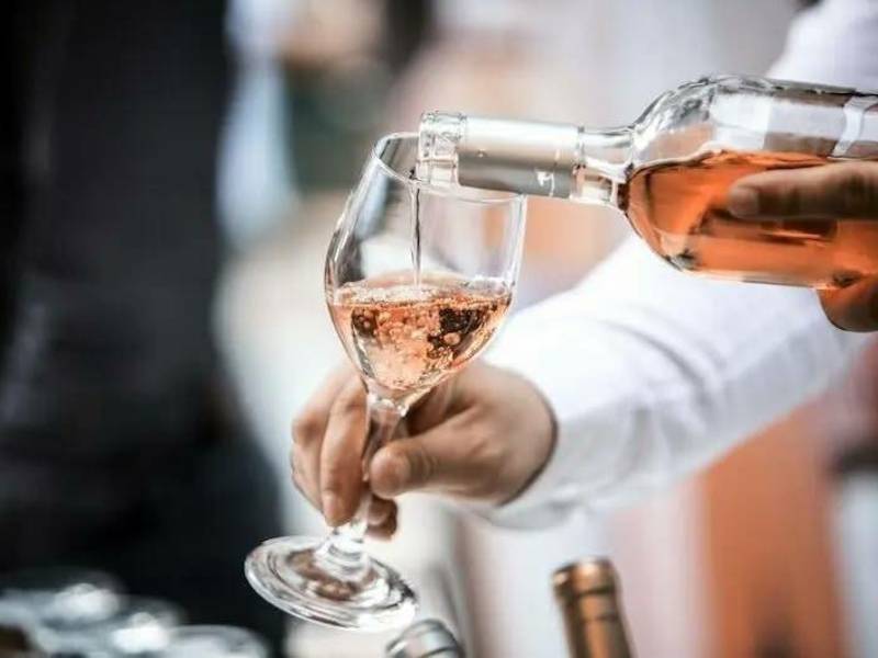„Rosé panorama“: kelionė po rožinių vynų pasaulį vienoje taurėje