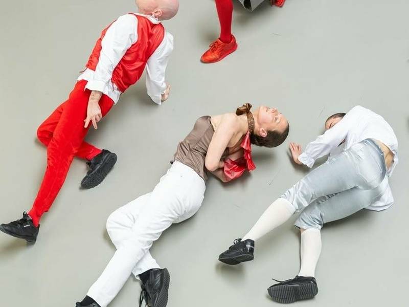 Šiuolaikinio šokio organizacijos „Be kompanijos“ performansas „Chiaroscuro“