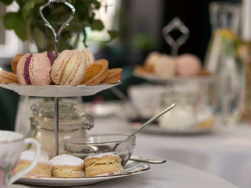 Karališka popietės arbatėlė su rankų SPA