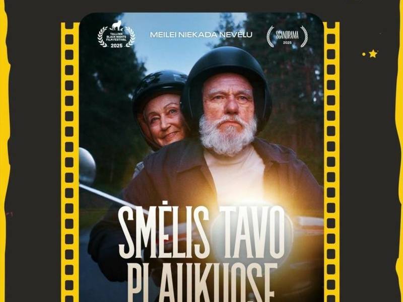 Kinas po atviru dangumi „Smėlis tavo plaukuose“