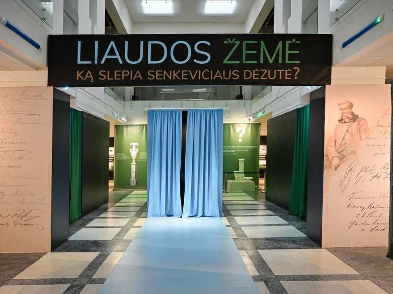 Srautinė ekskursija po tarptautinę parodą „Liaudos žemė. Ką slepia Senkevičiaus dėžutė?“