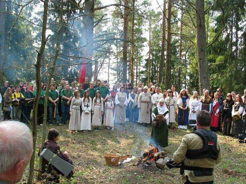 Į Jorės šventę kooperuokimės automobiliais!