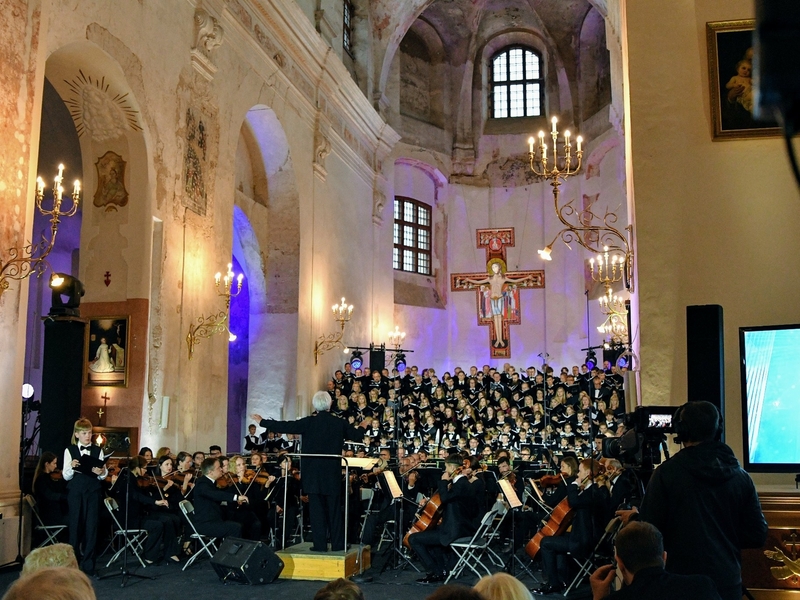 Karlas Jenkinsas „Ginkluotas žmogus: Mišios už taiką“