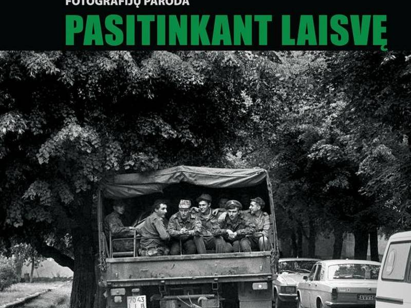 Fotografo Romualdo Požerskio nuotraukų paroda PASITINKANT LAISVĘ